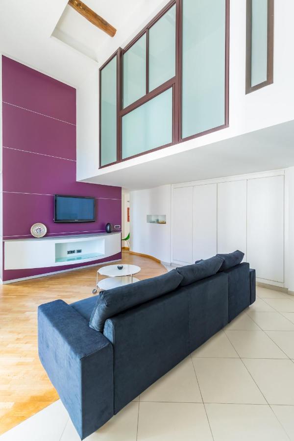 Design & Duplex At National Museum Napels