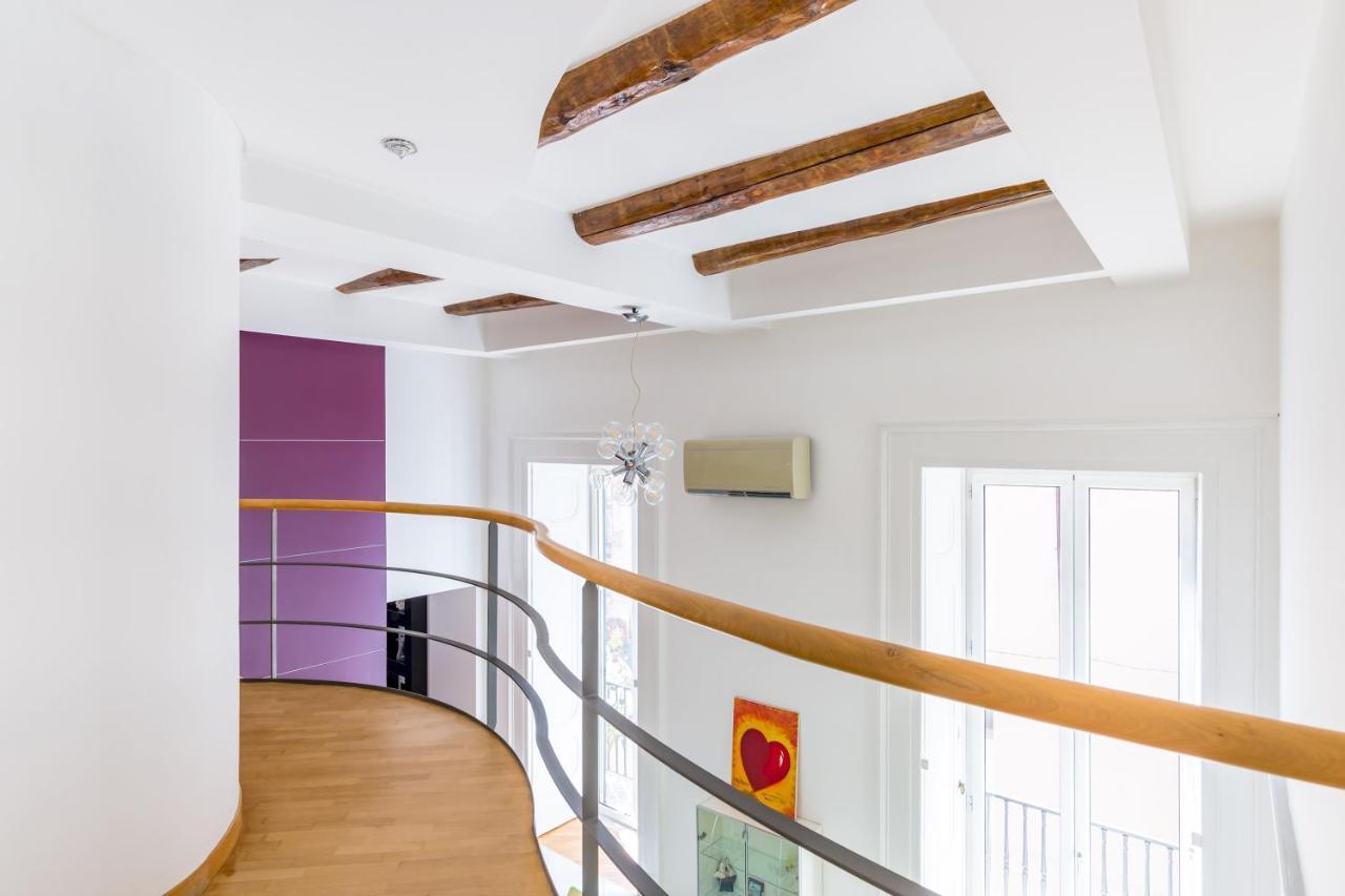 Design & Duplex At National Museum Napels