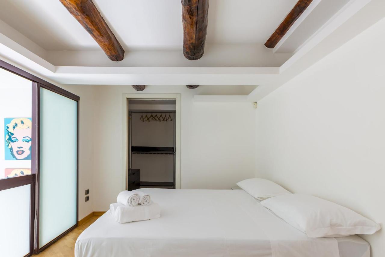 Design & Duplex At National Museum Napels