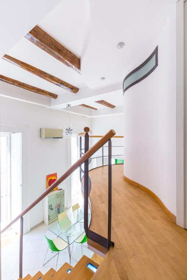 Design & Duplex At National Museum Naples