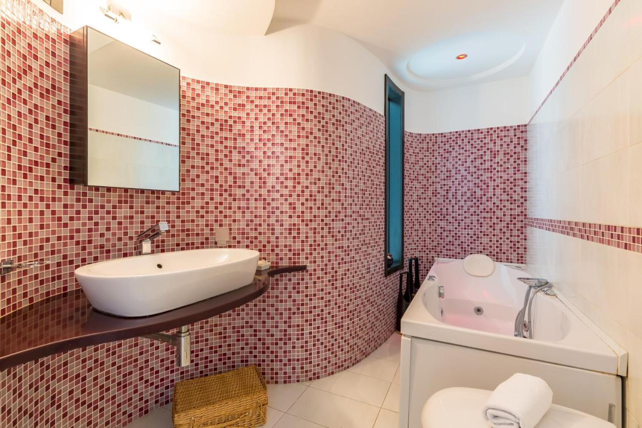 Design & Duplex At National Museum Appartement